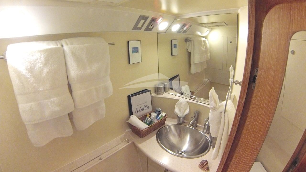 A guest head aboard Lolalita