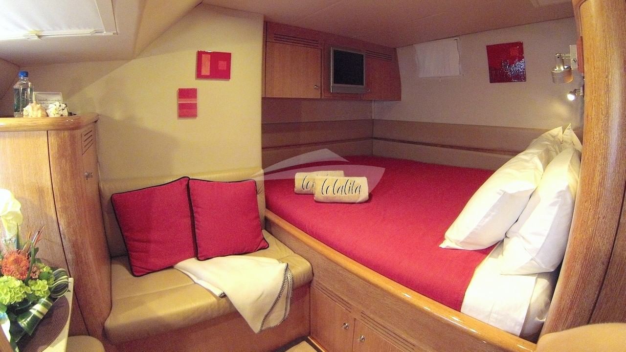 Lolalita's starboard aft queen suite