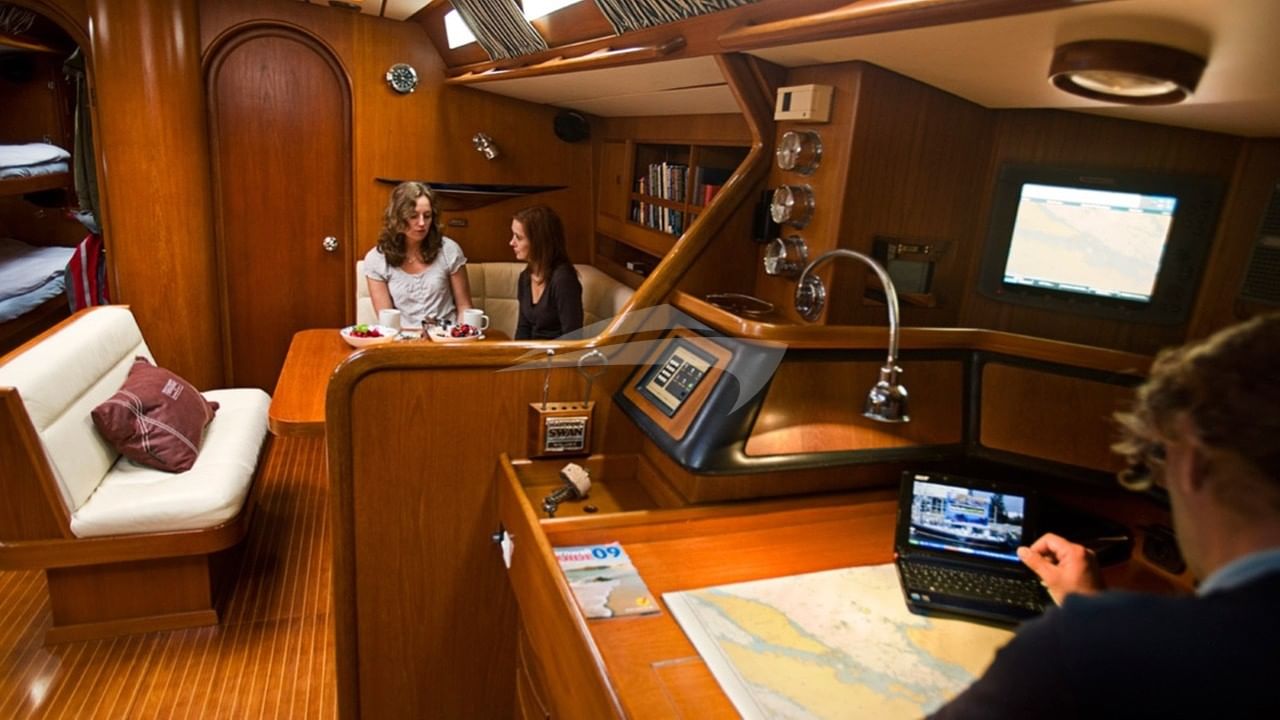 Chart table - Saloon