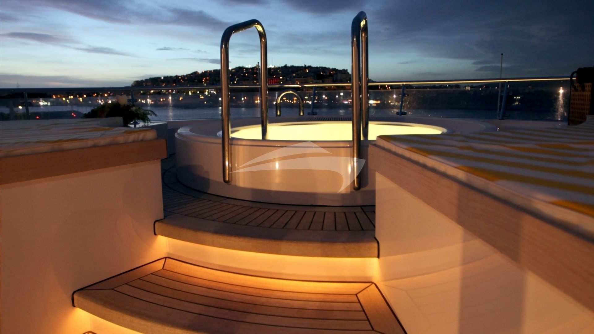 Deck Jacuzzi