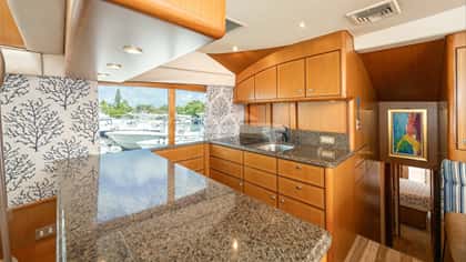BUSINESS CALLS 19m motor yacht charter, photo 6