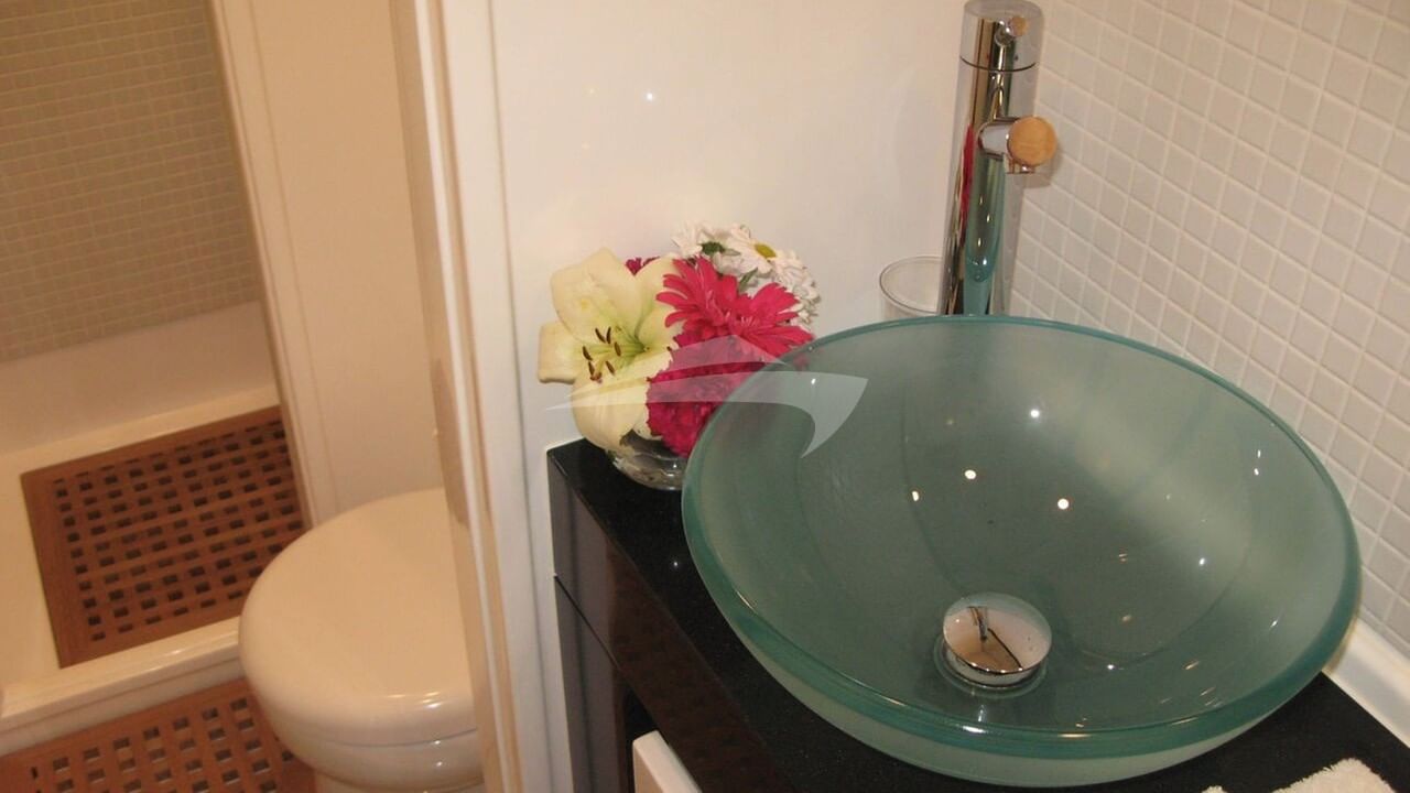 Guest head on Miss Kirsty