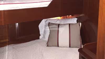 Upper/Lower Twins Guest Cabin