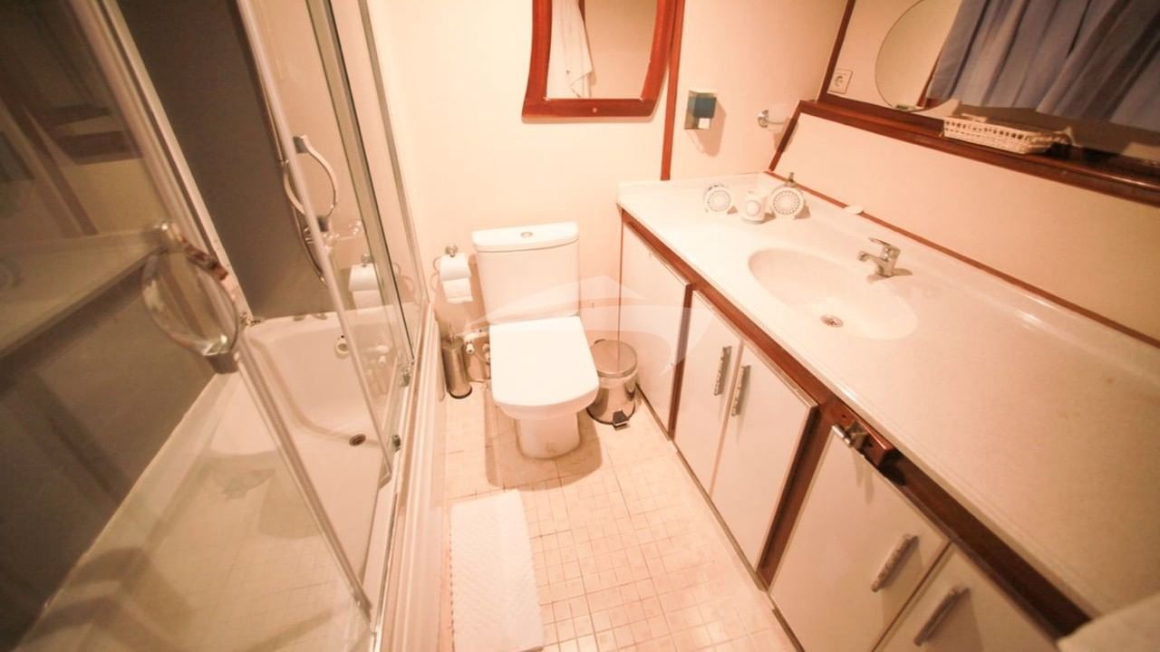 Double Cabin Bathroom