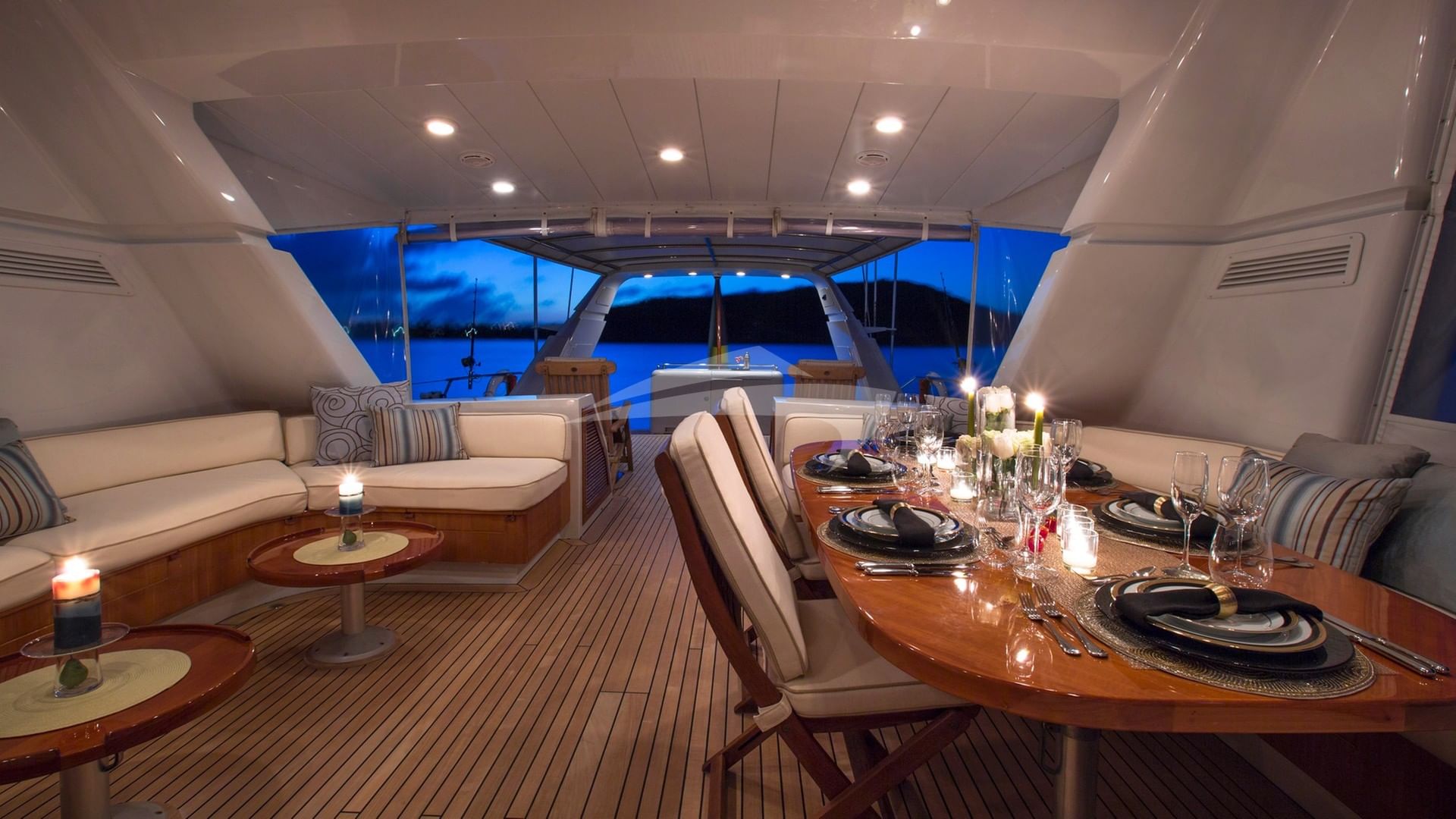 Aft Deck Salon