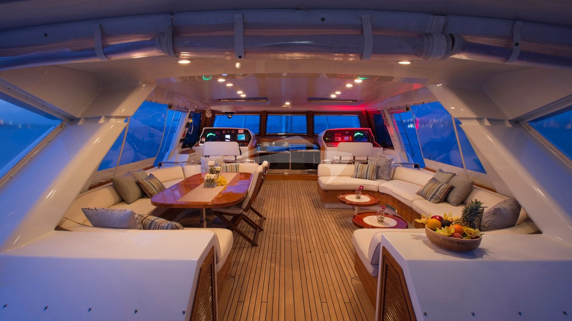 Deck Salon looking forward