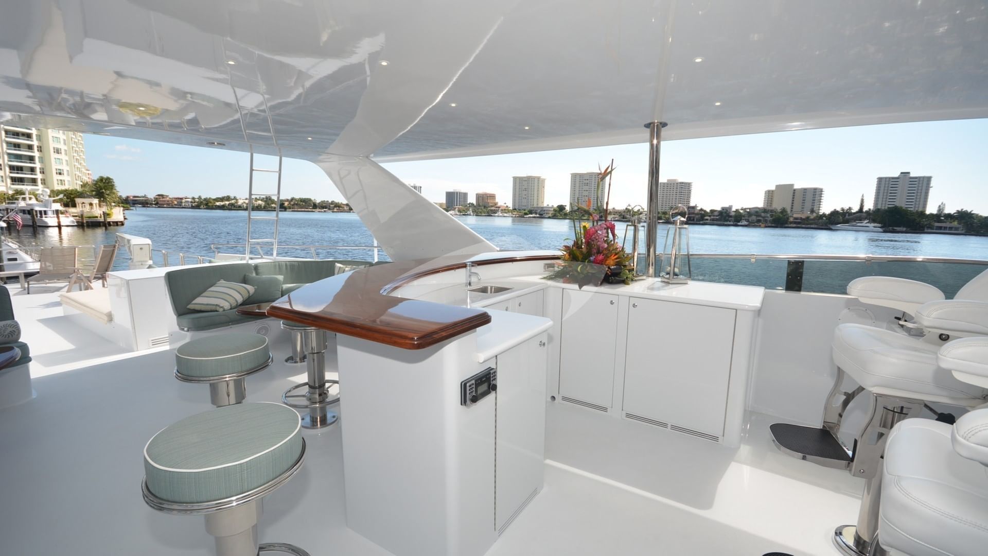 Flybridge Bar
