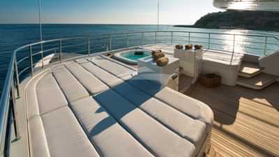 Sun Deck & Jacuzzi