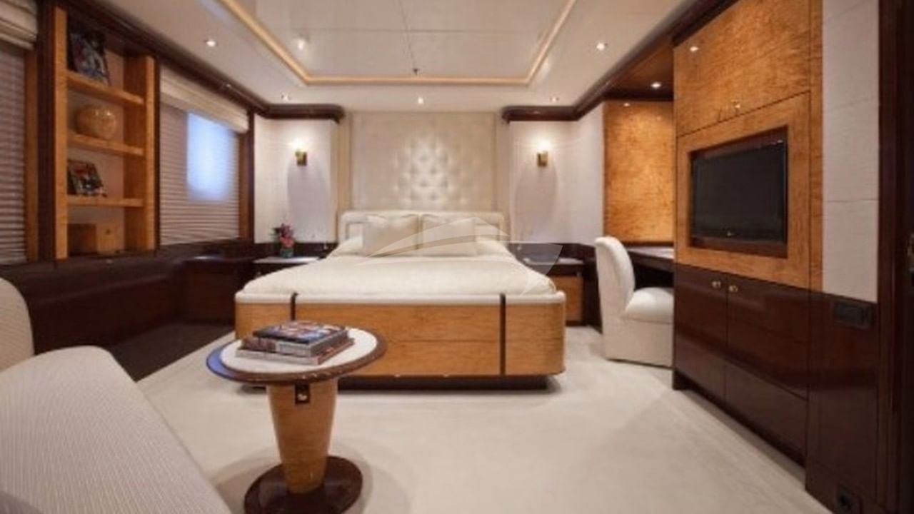 Queen Stateroom Forward Starboard