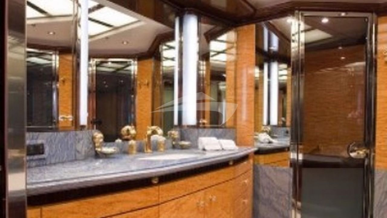 Master Bathroom - Hers