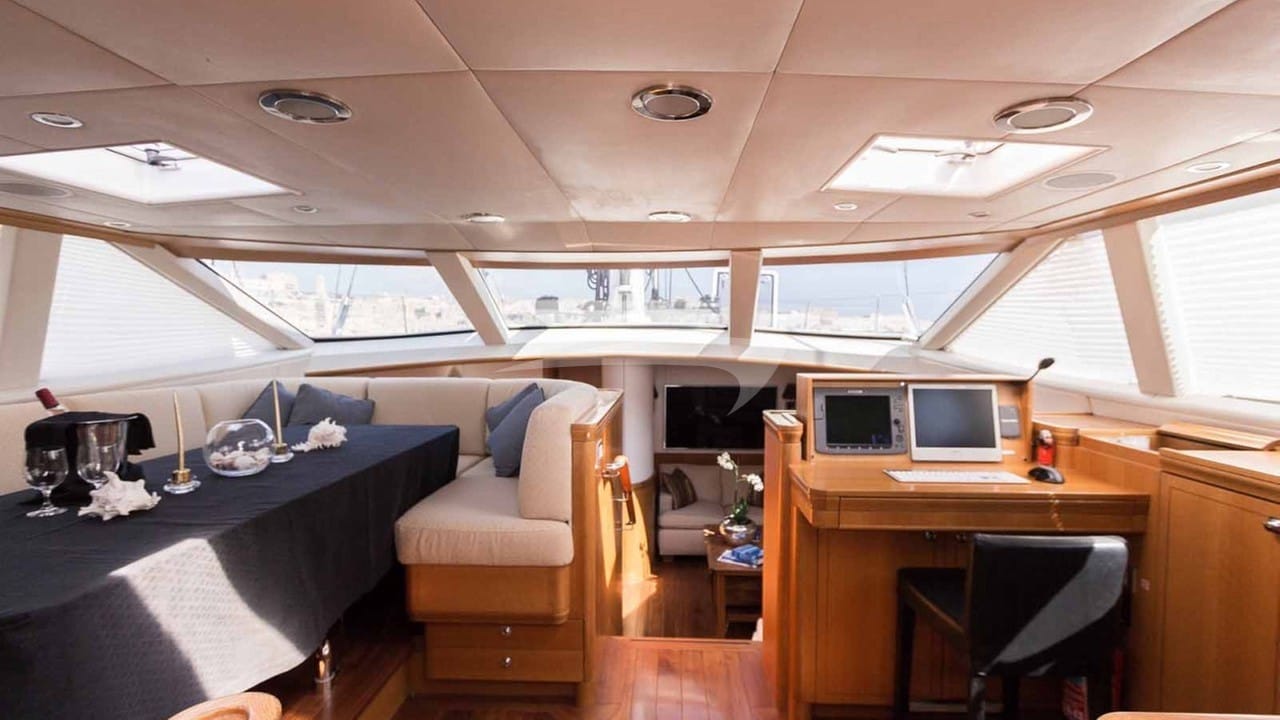 Upper saloon and wheelhouse