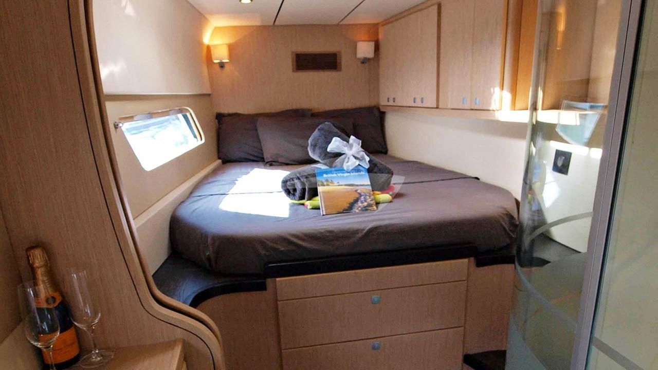 Forward port guest suite