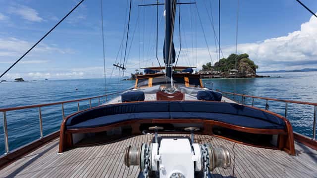 CAPRICORN 1 yacht charter photo 5