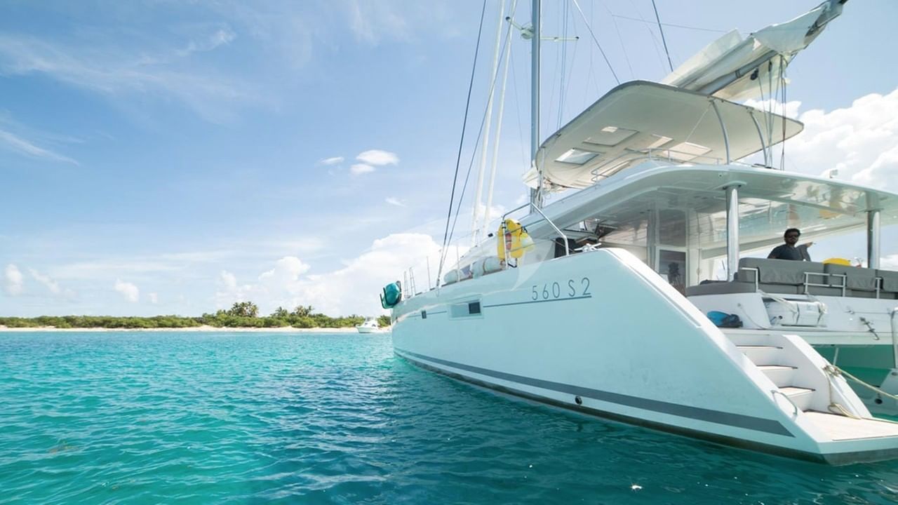 Anchor right off the beach!