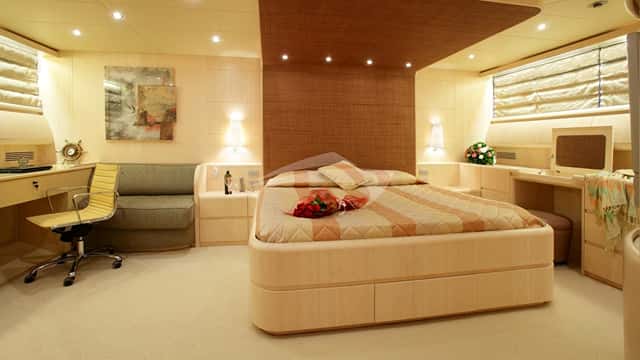 GLAROS yacht charter photo 5