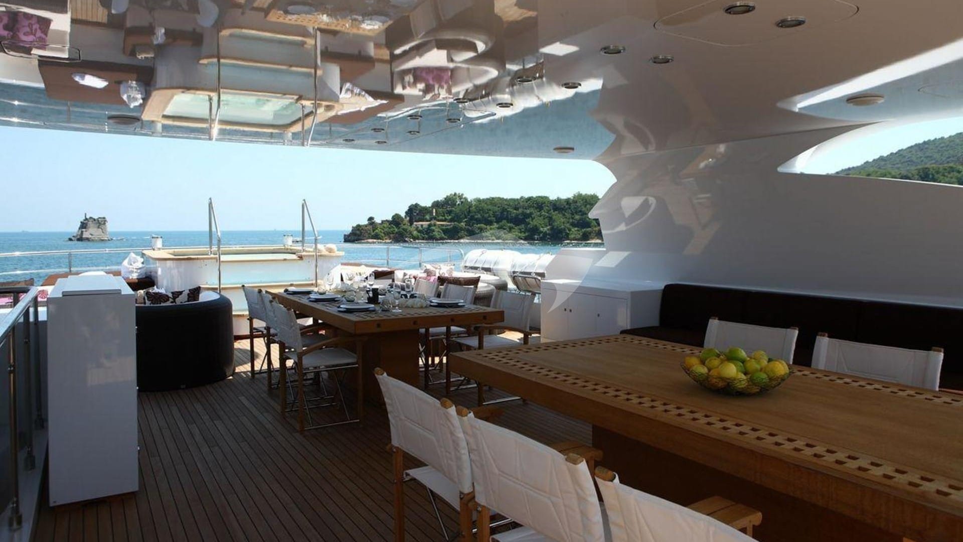 Jacuzzi and Dining