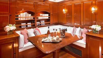 Salon Dining
