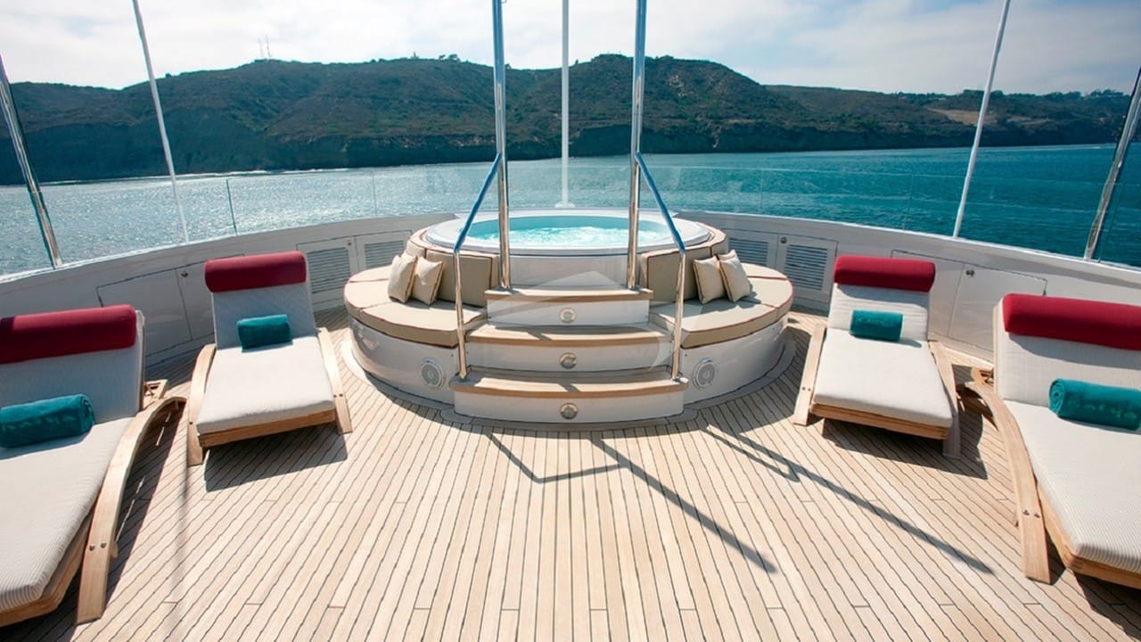 Deck Jacuzzi