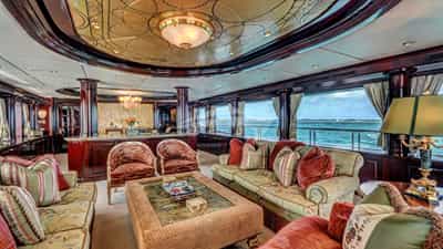 Main Salon, forward