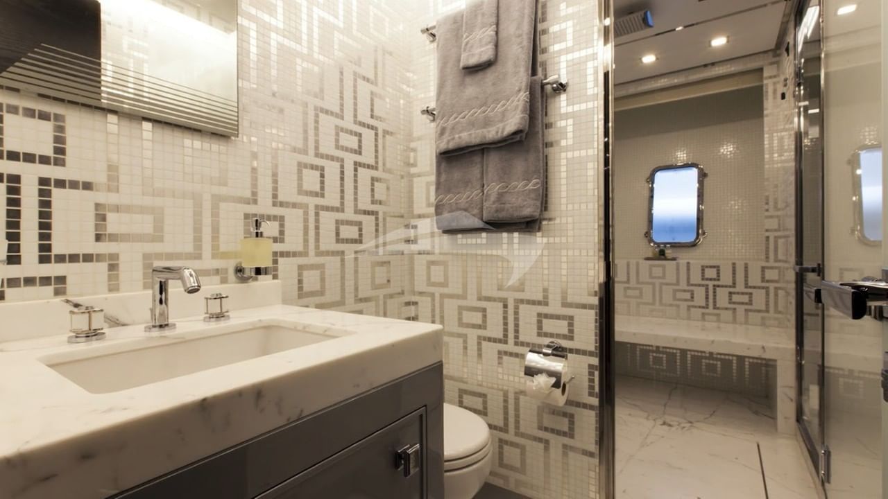 Gym en suite with steam shower