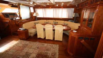 Salon Dining