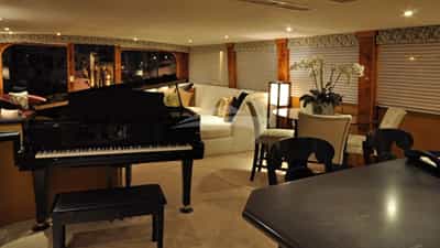 Salon Looking Aft