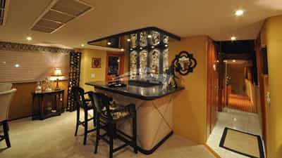Salon Bar