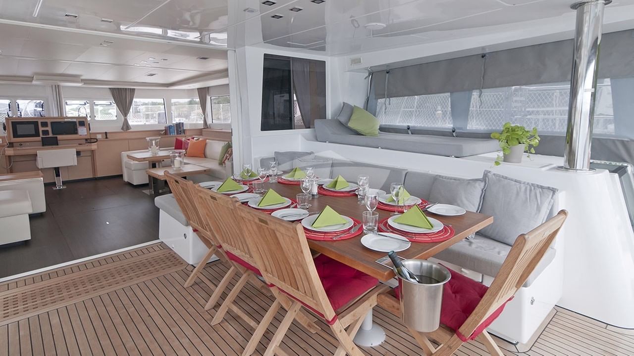 Alfresco dining on the aft deck
