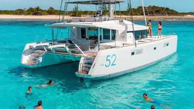 LAGOON 52 SWIM PLATFORM
