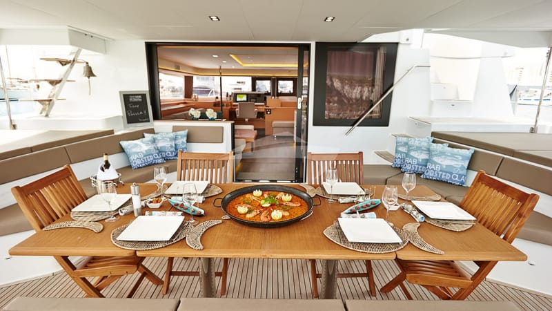 Alfresco dining