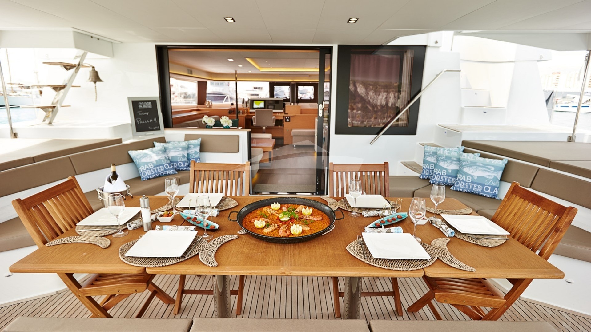 Alfresco dining