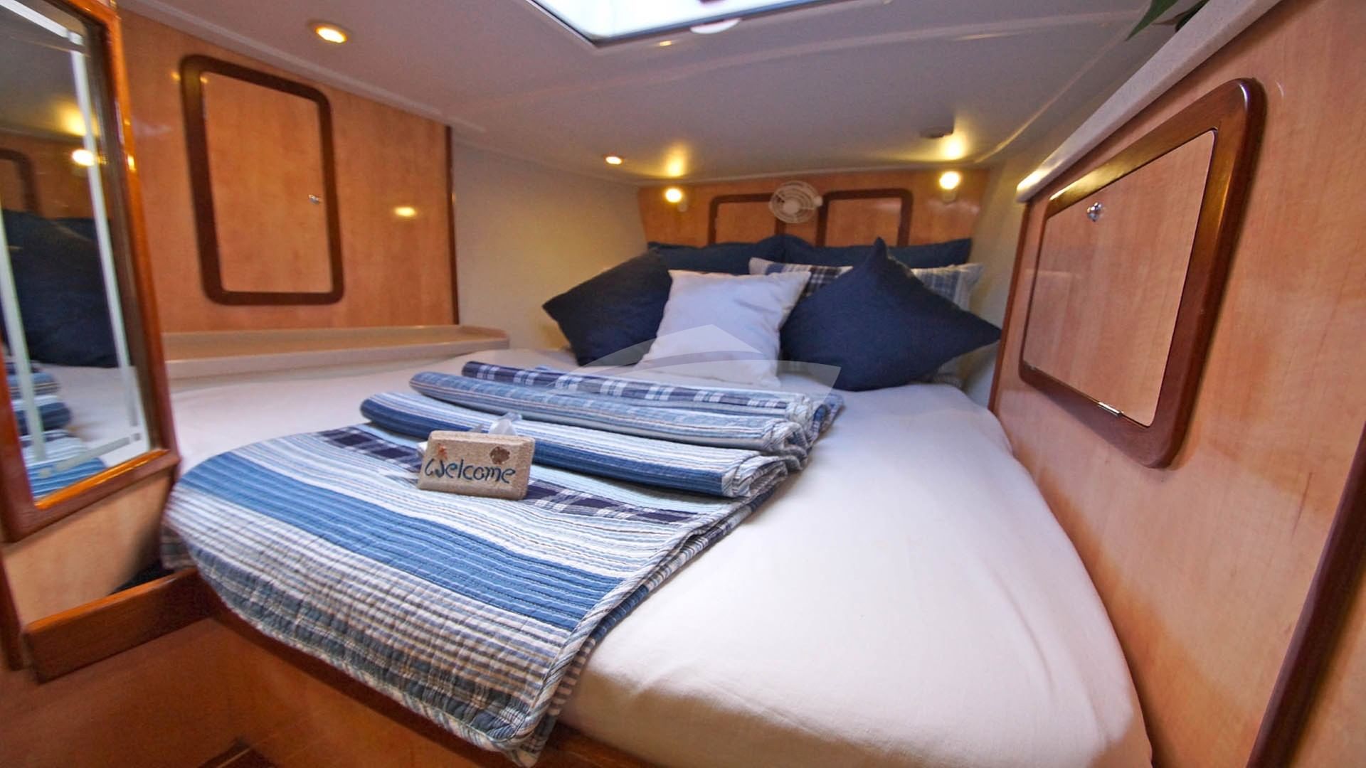 Midship guest cabin