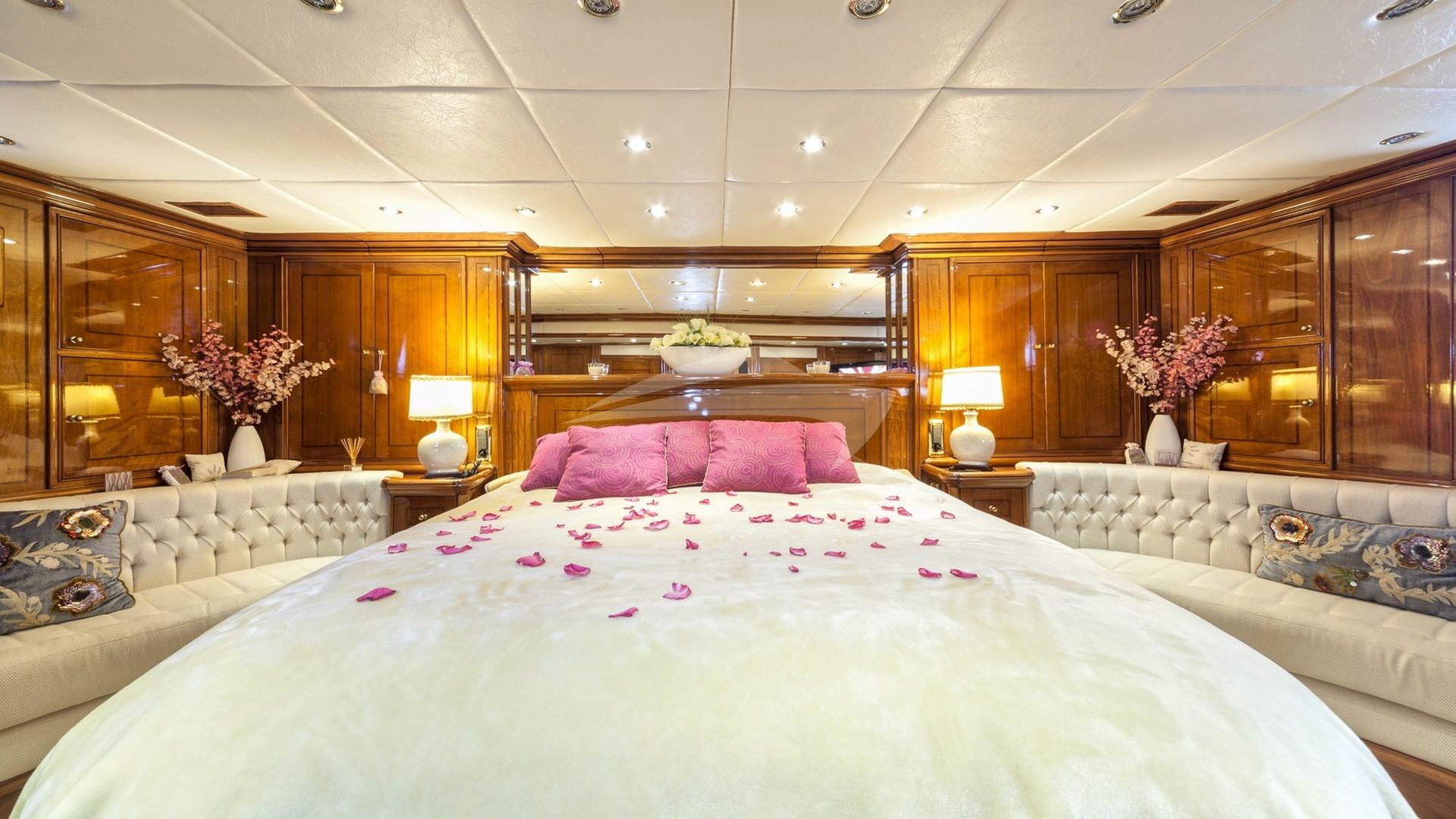 master cabin gulet Rosa