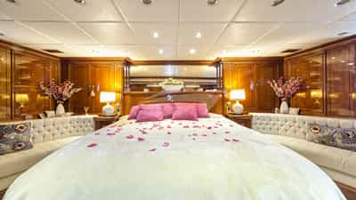 master cabin gulet Rosa