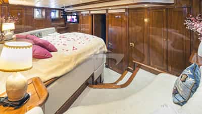 master cabin gulet Rosa