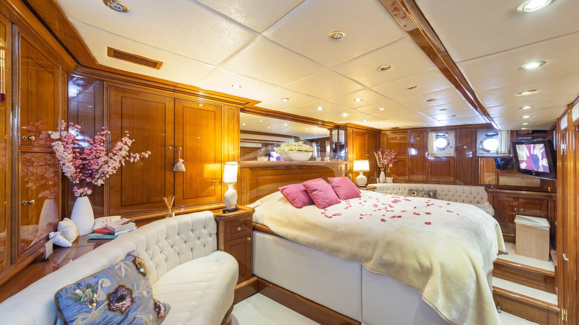 master cabin gulet Rosa