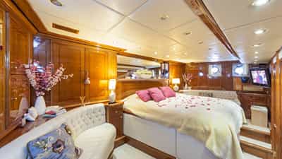 master cabin gulet Rosa