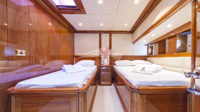 edouble + single bed cabin 2