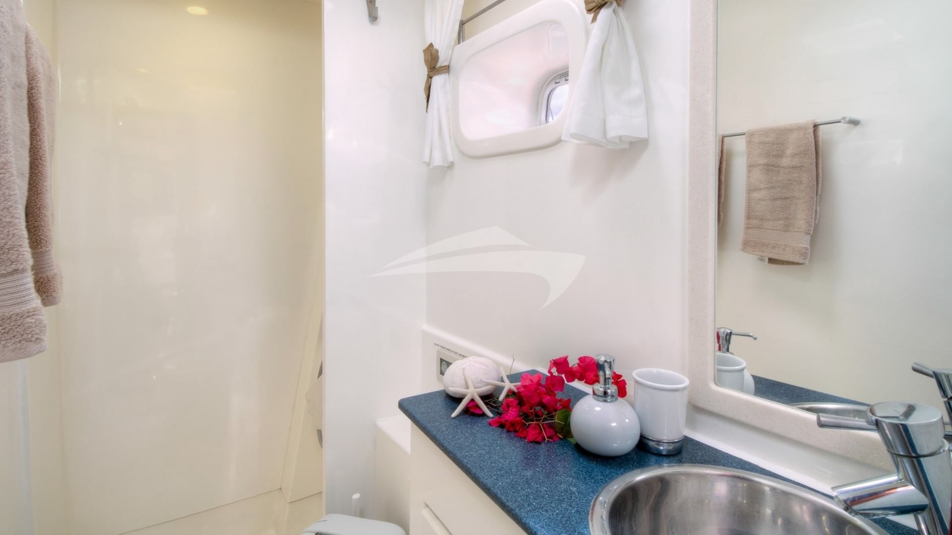 Guest head and shower