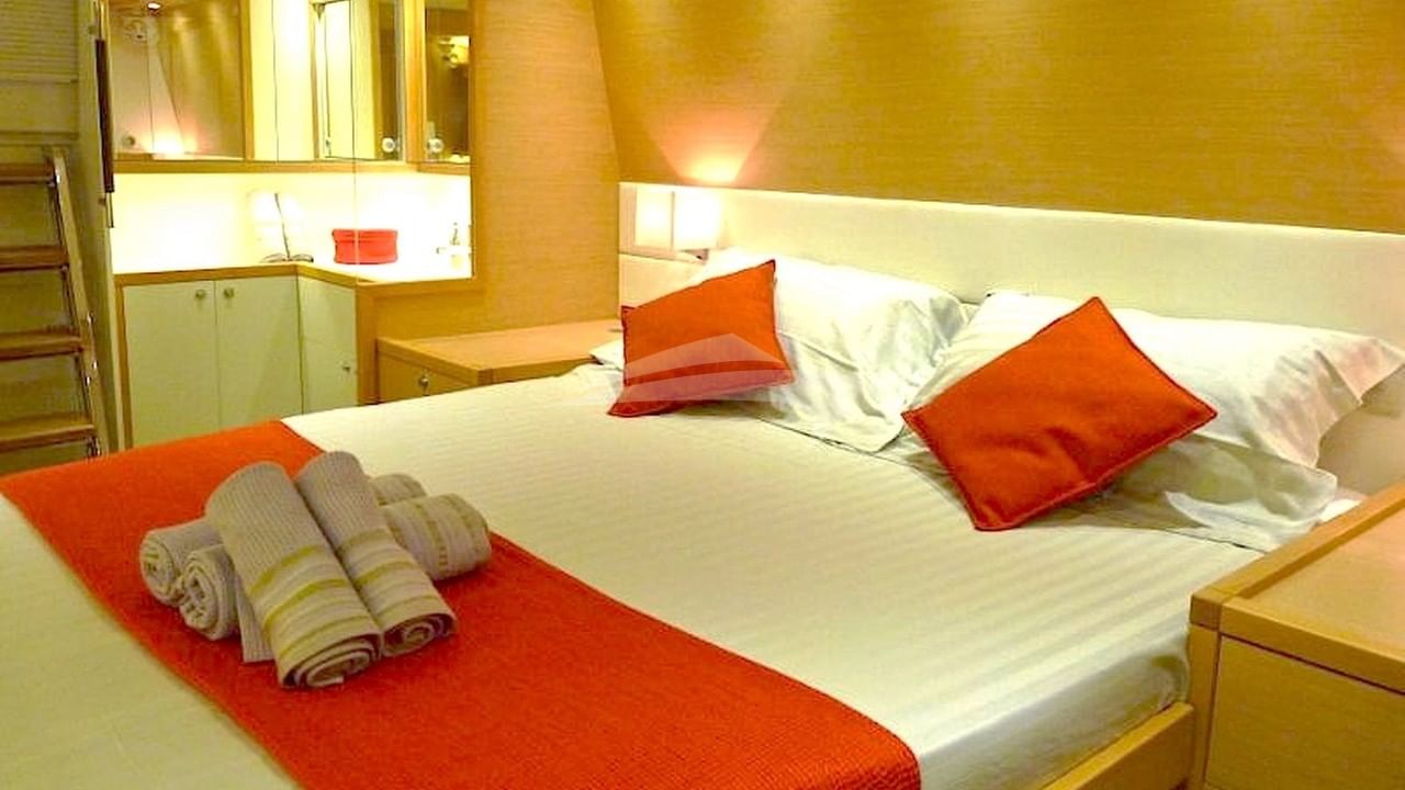 Rear Starboard Cabin