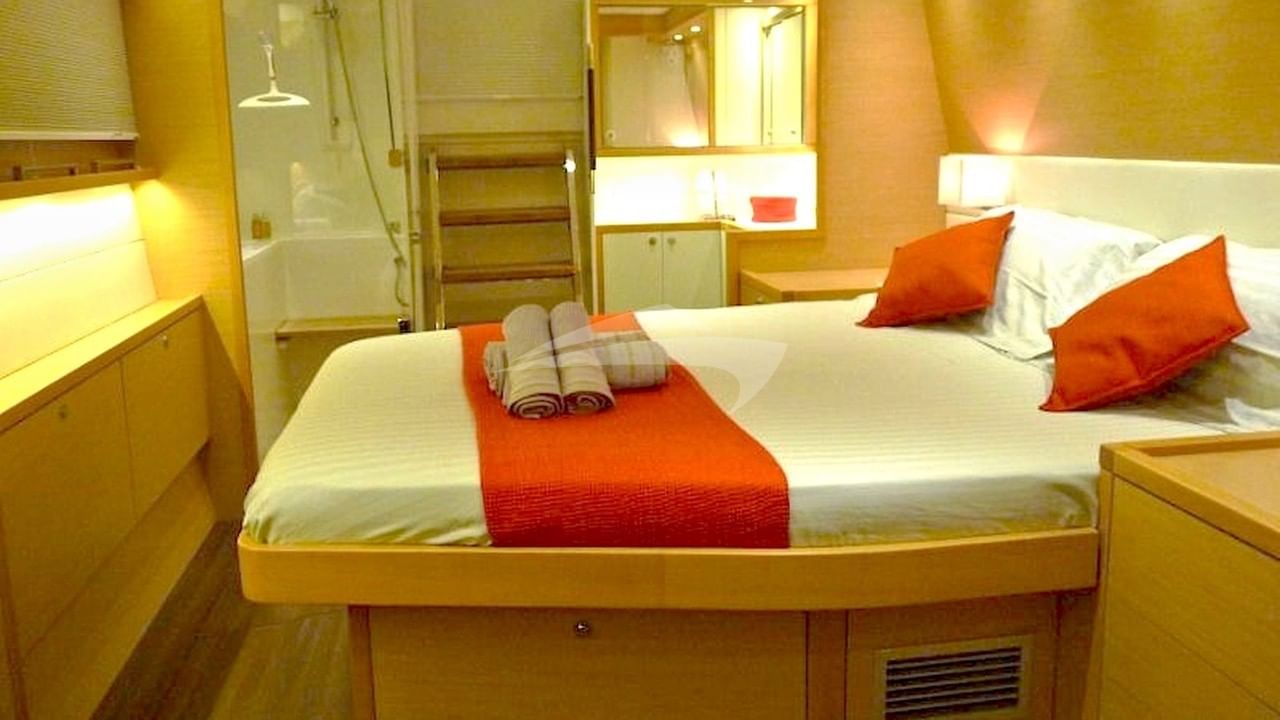 Rear Starboard Cabin