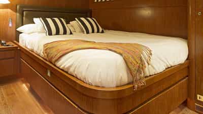 Queen Cabin