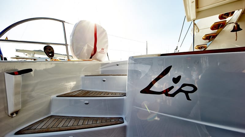 Wide aft steps