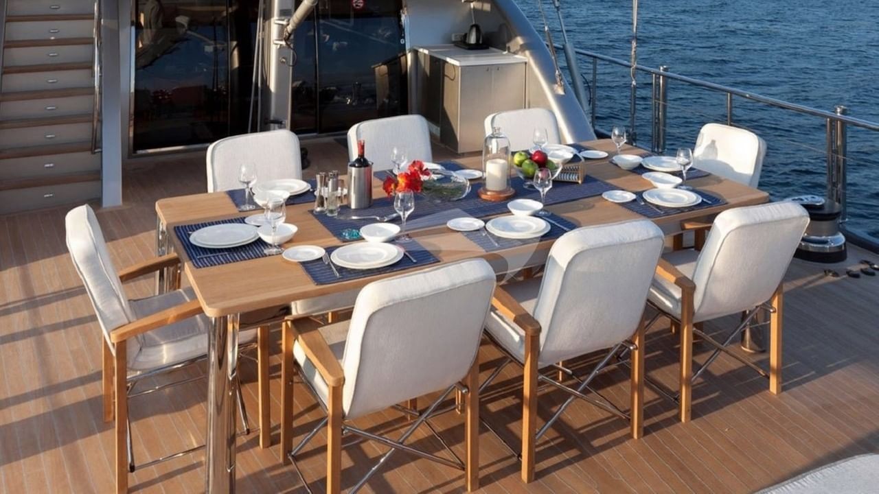Deck Dining