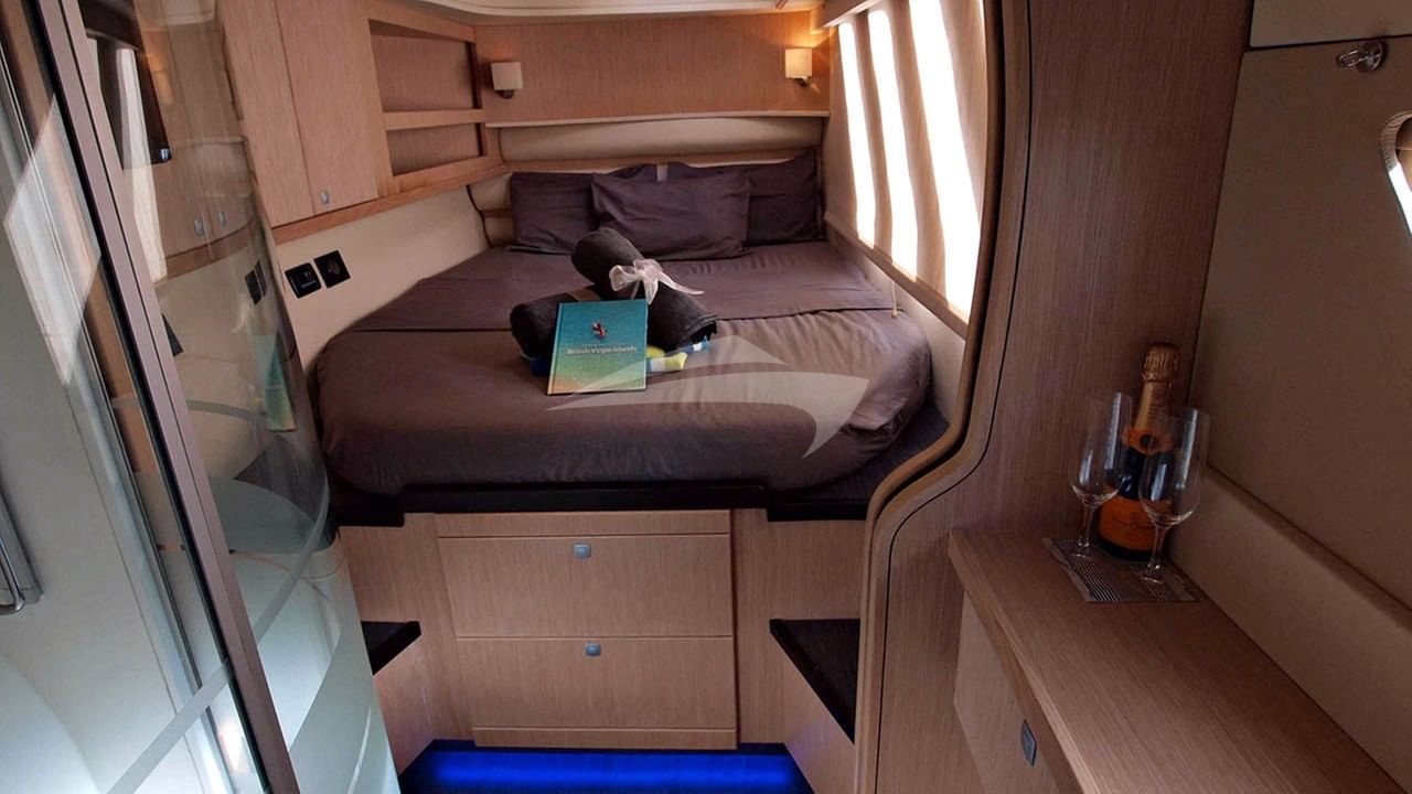 Port aft guest suite