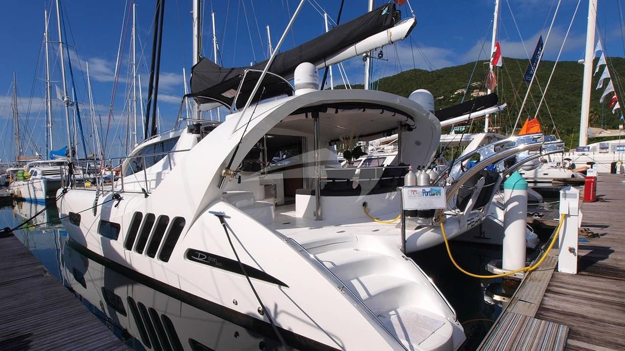 Stern and the sugar scoop transoms