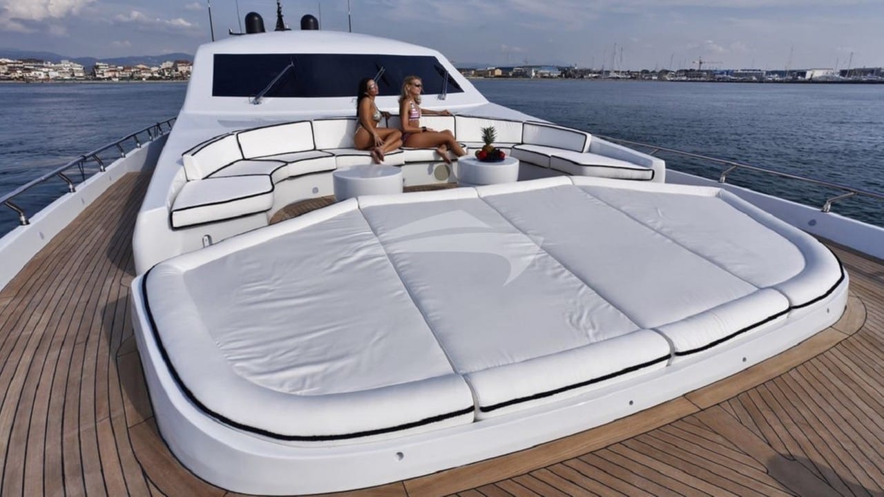 Bow Sofa and Sunpads