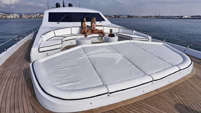 Bow Sofa and Sunpads