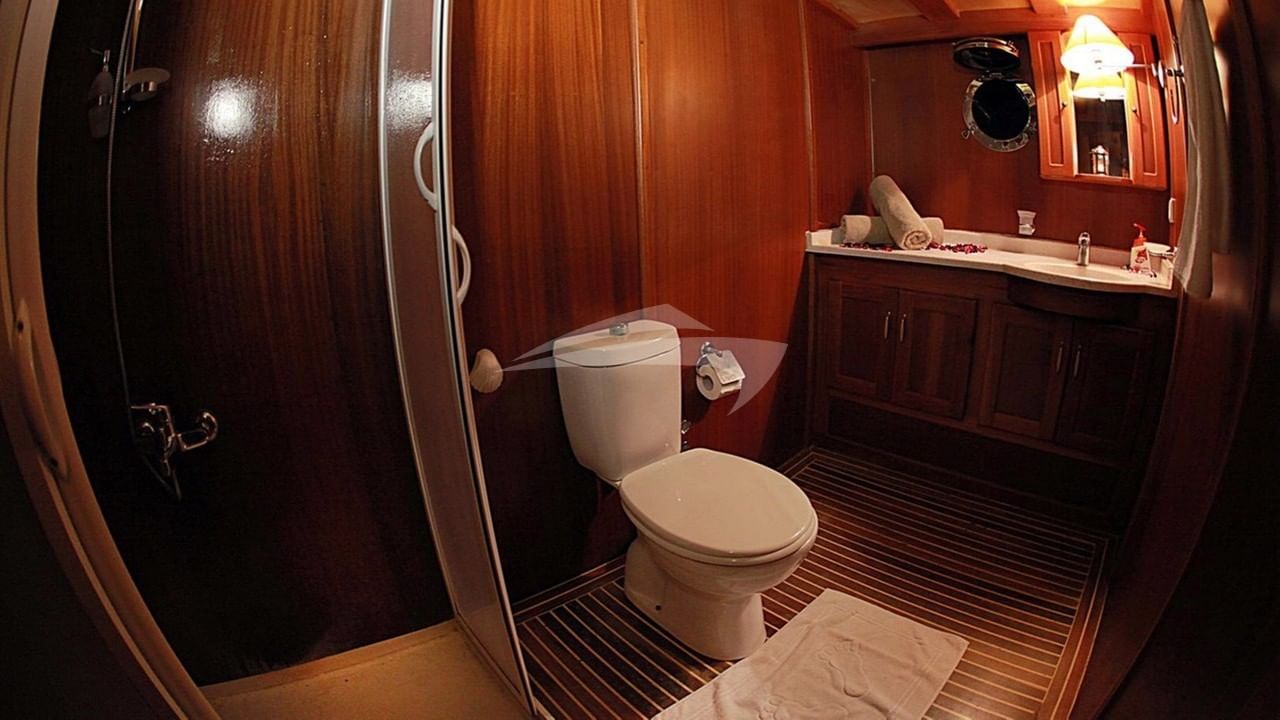 Twin Cabin Bathroom