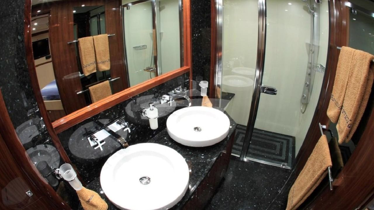 Double Cabin Bathroom